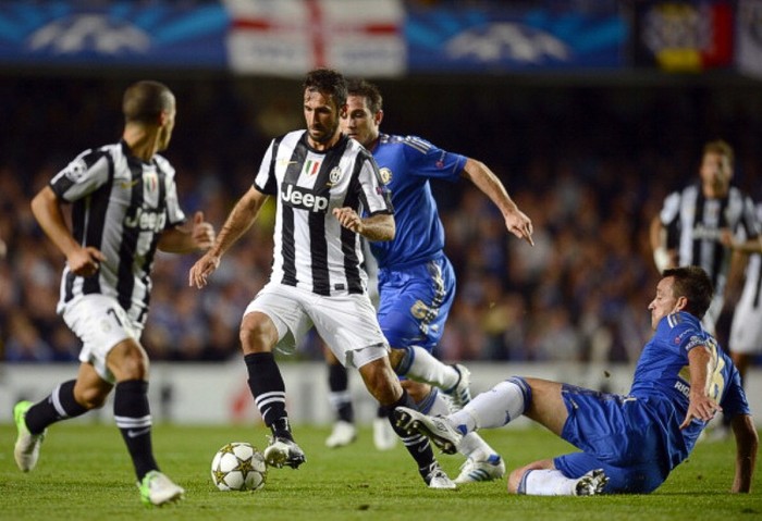 19/9/2012 – Sau khởi đầu rất tốt ở cả Premier League và Champions League, Chelsea bị Juventus cầm hòa 2-2 trong những phút cuối dù đã dẫn trước nhờ cú đúp của Oscar. Phong độ của Chelsea bắt đầu đi xuống từ đây.